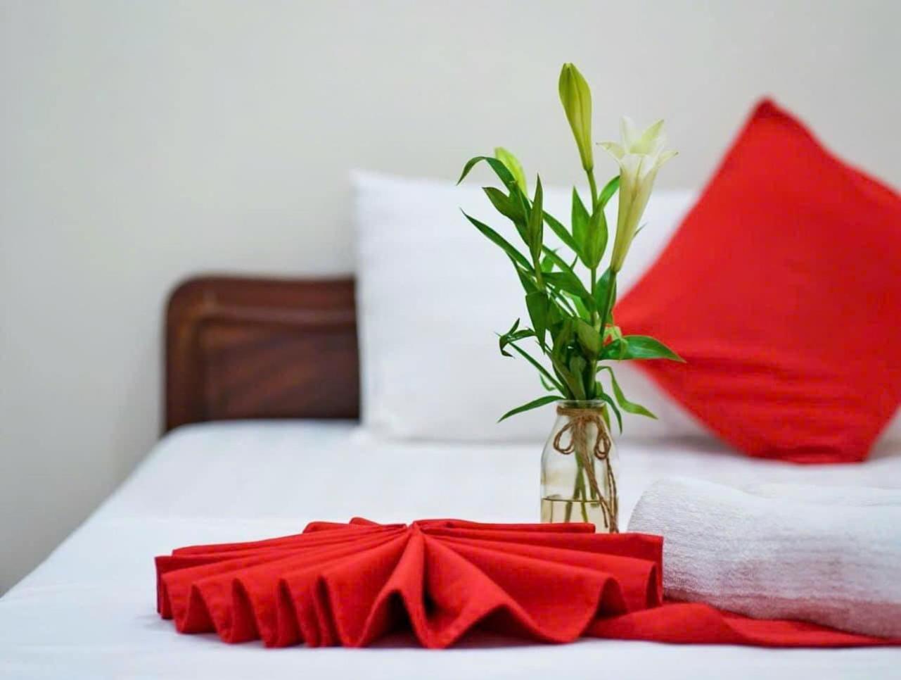 Khach San Giao Thong Hotel Hanoi Exterior photo